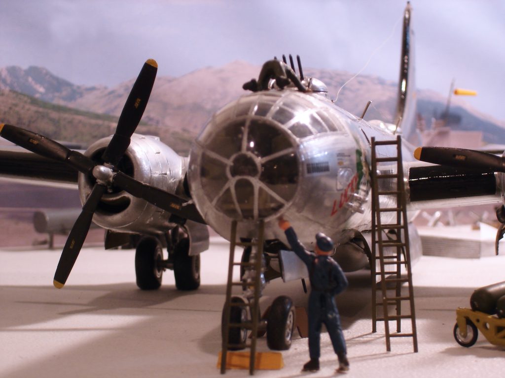 Video: Boeing B-29 with Motors – Building Scale Model Aircraft